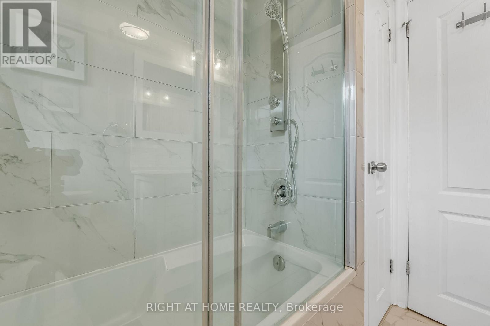 44 Fenley Drive, Toronto, Ontario  M9R 1M6 - Photo 20 - W12161663