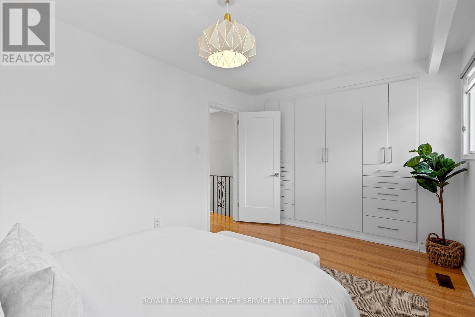137 Belgravia Avenue, Toronto, Ontario  M6E 2M6 - Photo 19 - W12161707