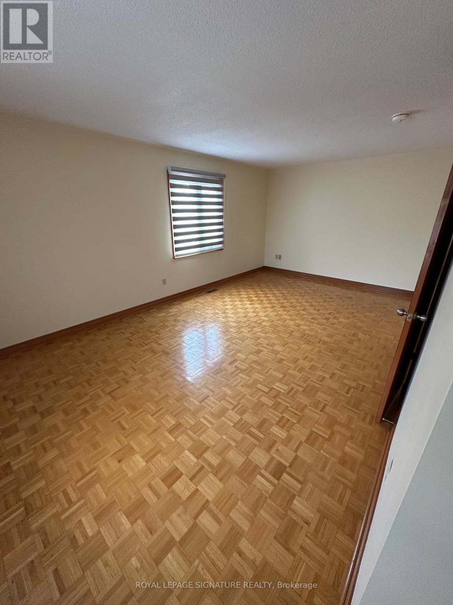8 Chatterton Court, Brampton, Ontario  L6W 4G9 - Photo 13 - W12161756