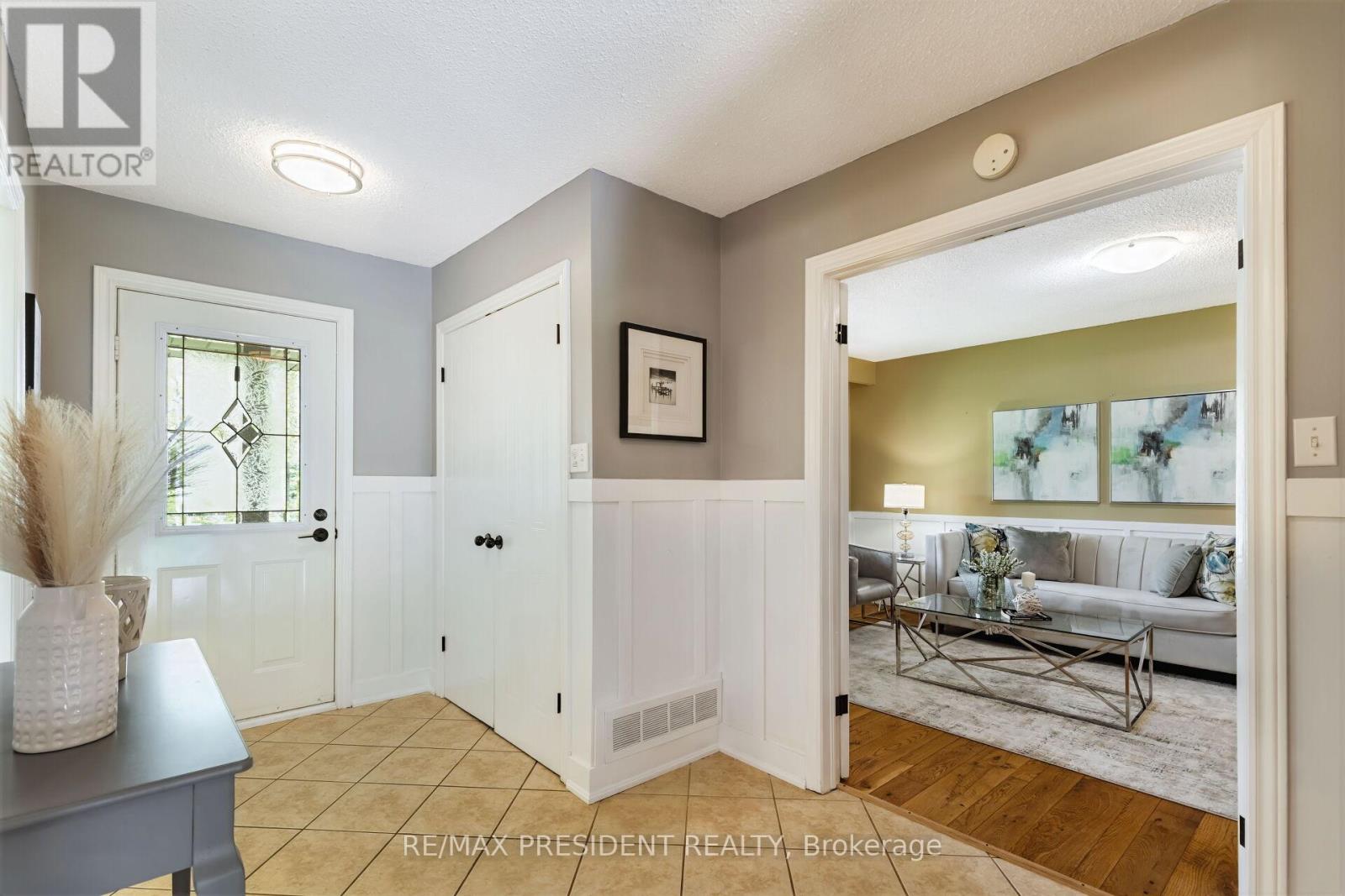1684 Vaughan Drive, Caledon, Ontario  L7K 1C5 - Photo 4 - W12161761