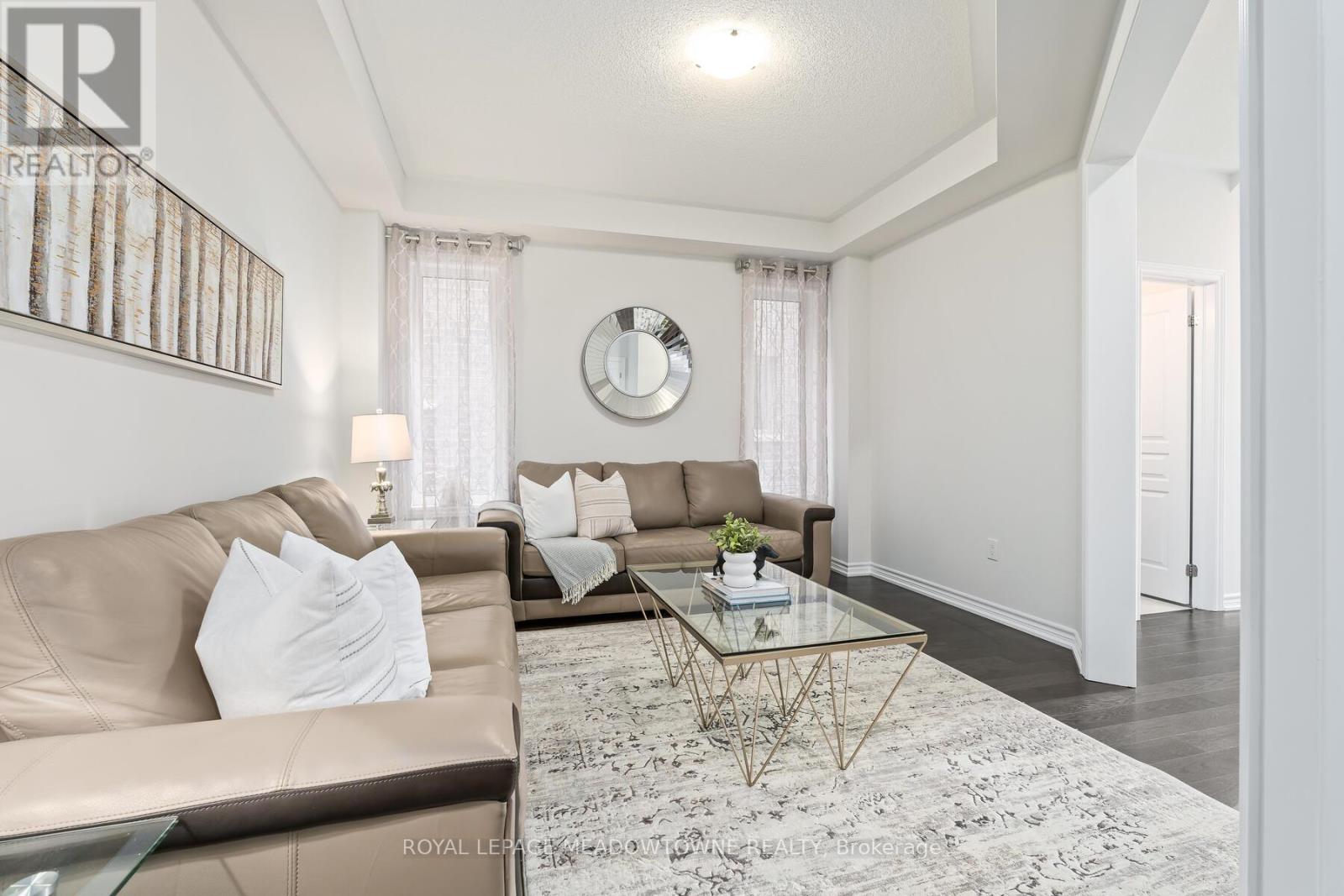 121 Upper Canada Court, Halton Hills, Ontario  L7G 0L3 - Photo 4 - W12161775