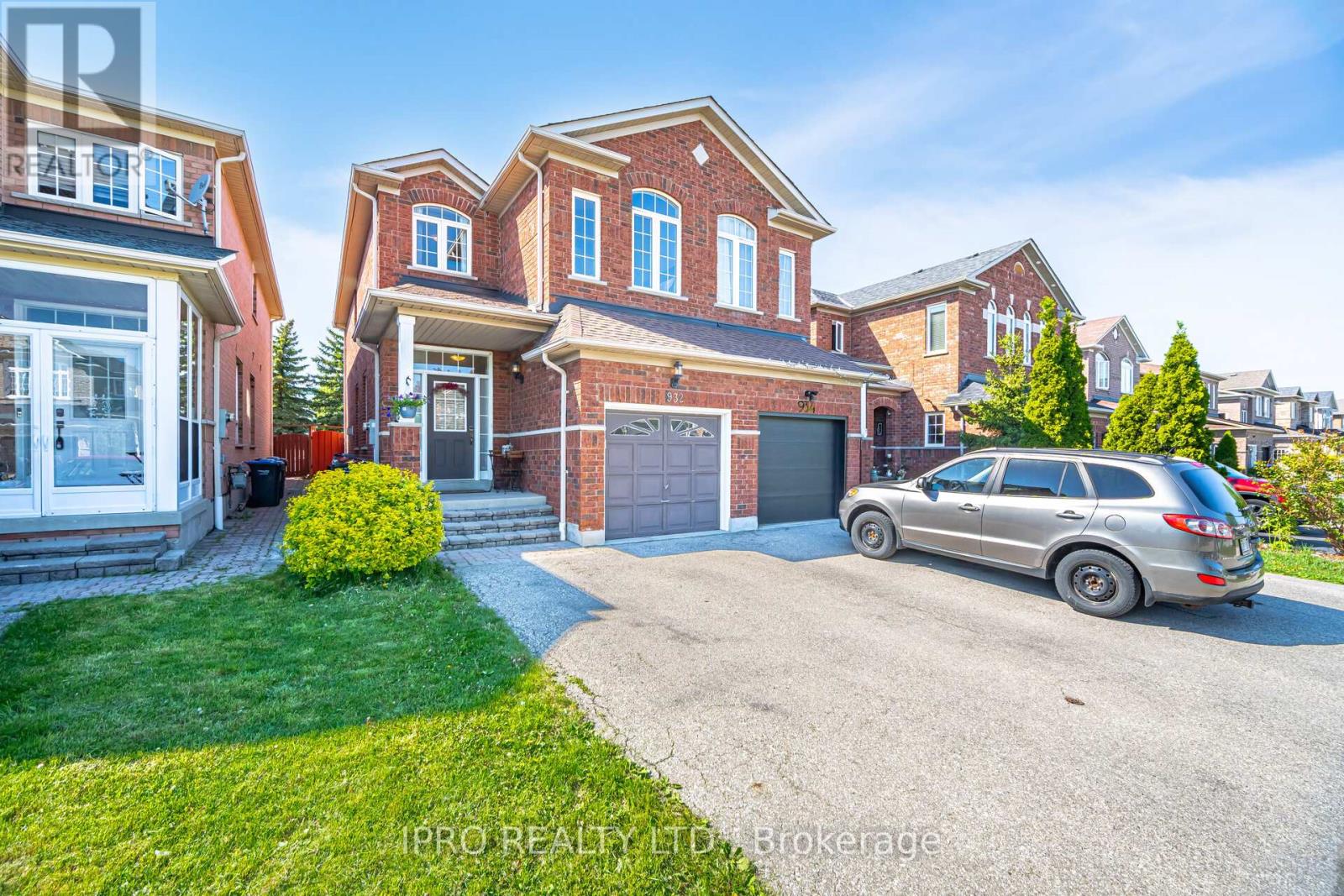 Property at 932 LEDBURY CRESCENT image 2
