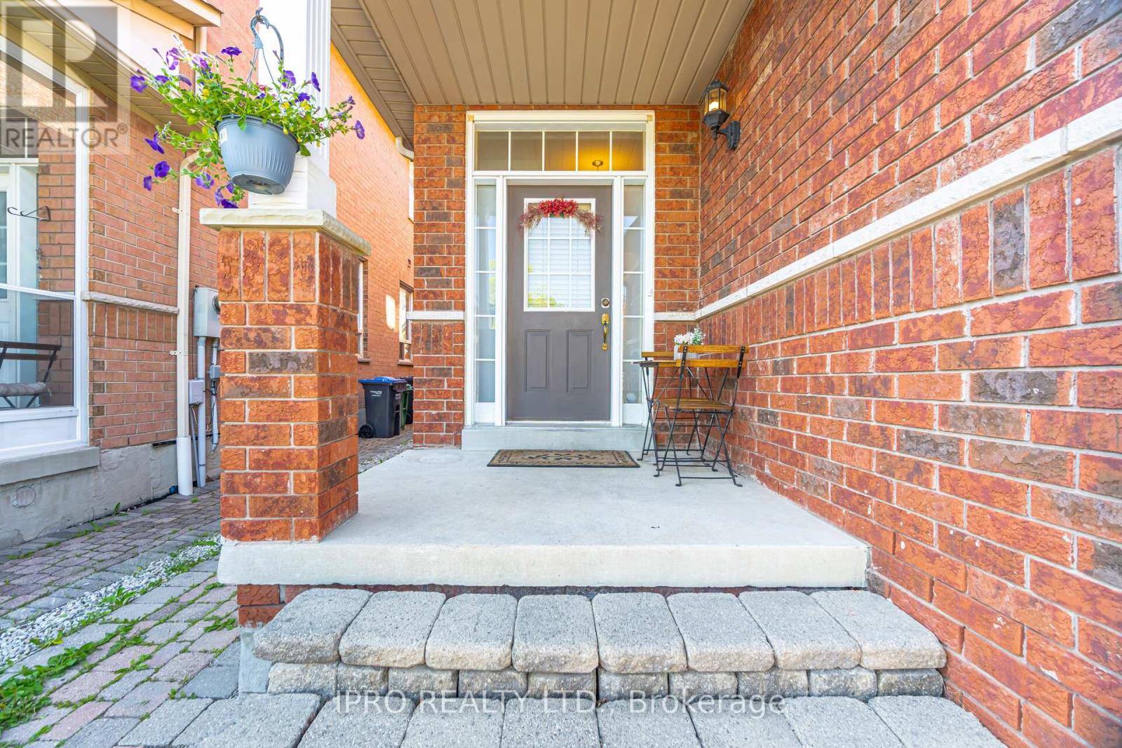 Property at 932 LEDBURY CRESCENT image 3