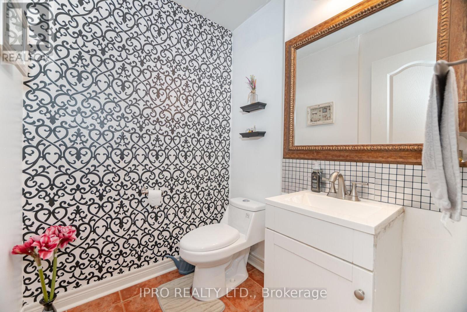Property at 932 LEDBURY CRESCENT image 4