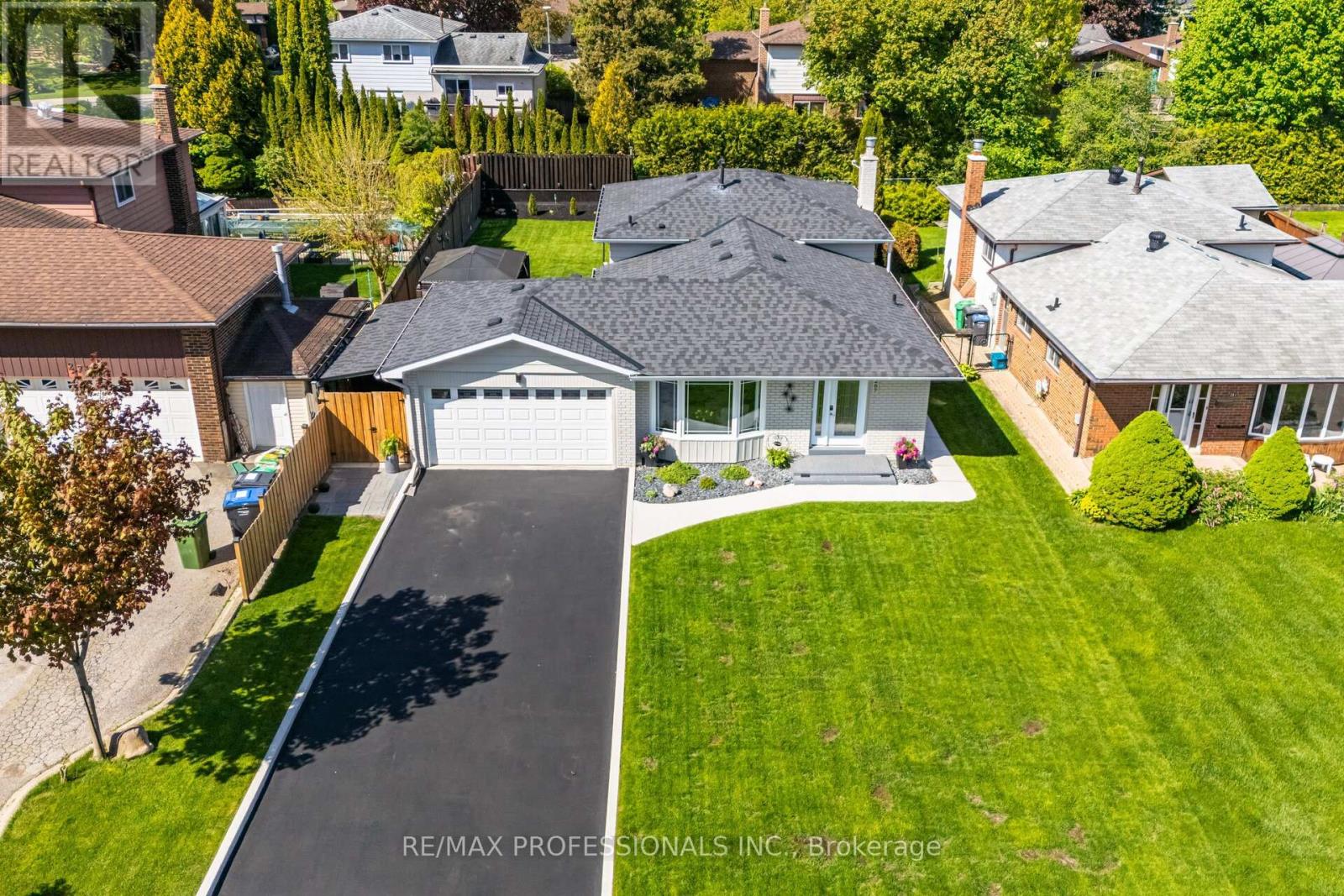 267 Bell Air Drive, Caledon, Ontario  L7E 2A2 - Photo 4 - W12161804
