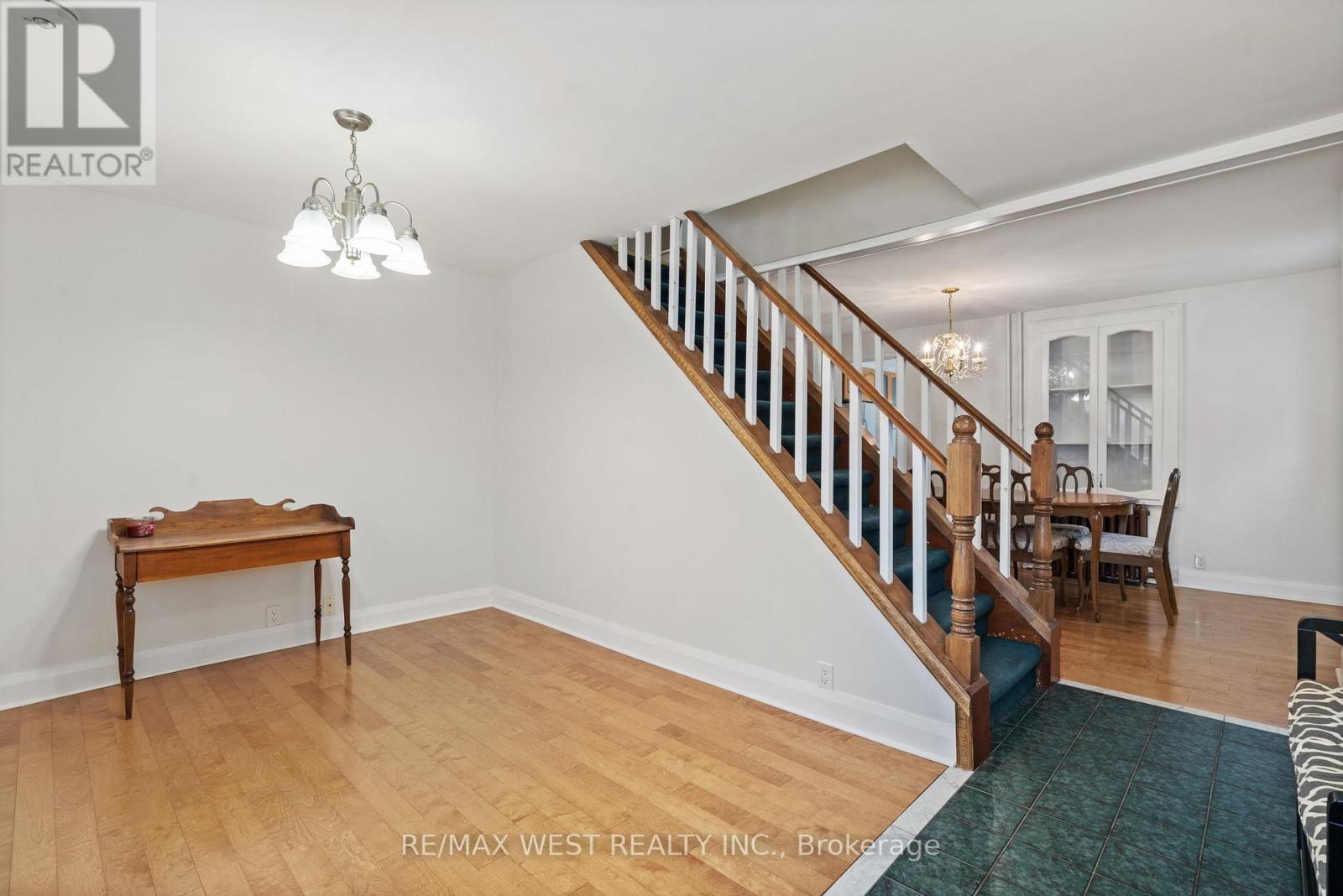 Property at 102 EILEEN AVENUE image 4