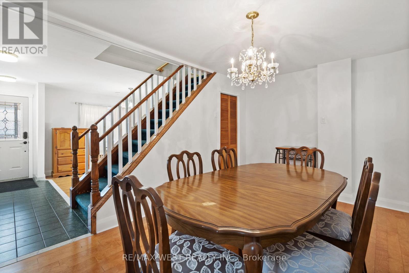 102 Eileen Avenue, Toronto (Rockcliffe-Smythe), Ontario  M6N 1V4 - Photo 7 - W12161851