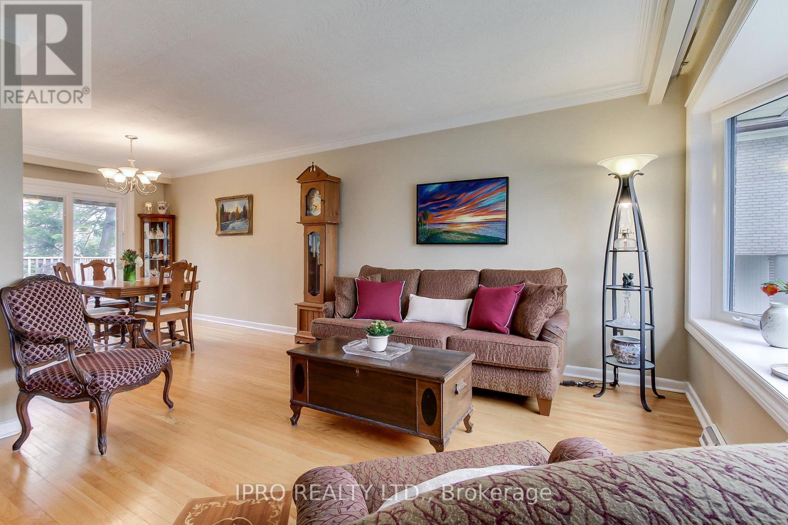 9 Norby Crescent, Toronto, Ontario  M9P 1L7 - Photo 7 - W12161933