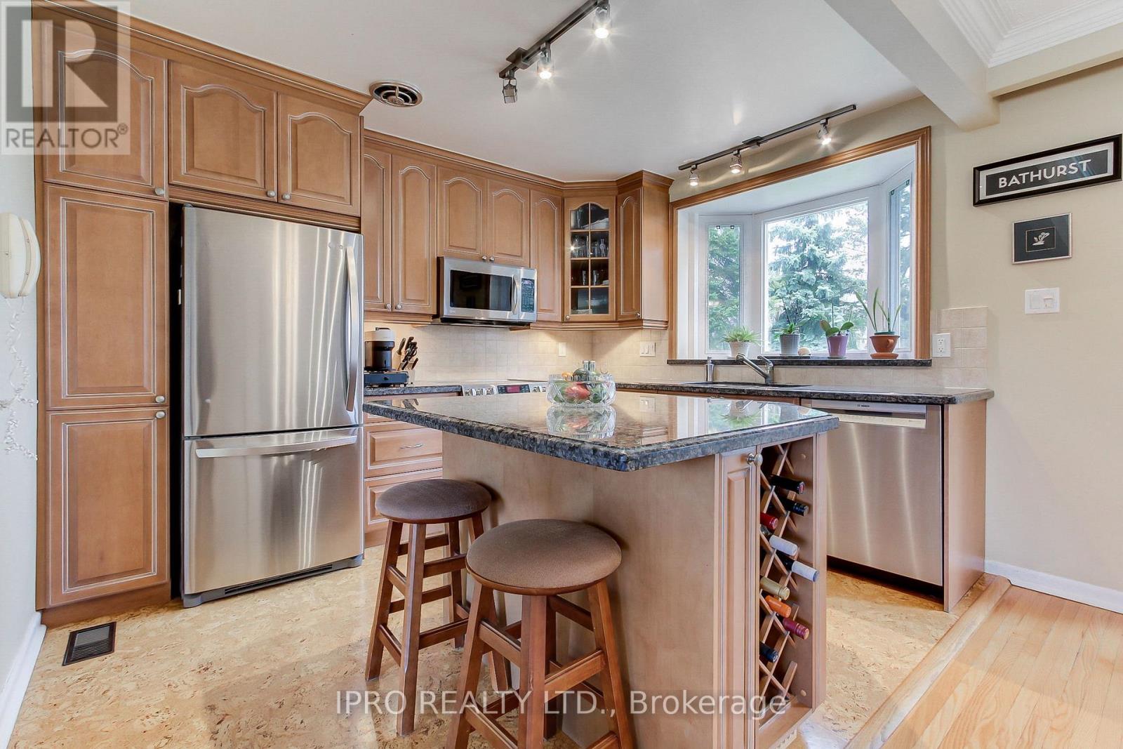 9 Norby Crescent, Toronto, Ontario  M9P 1L7 - Photo 9 - W12161933
