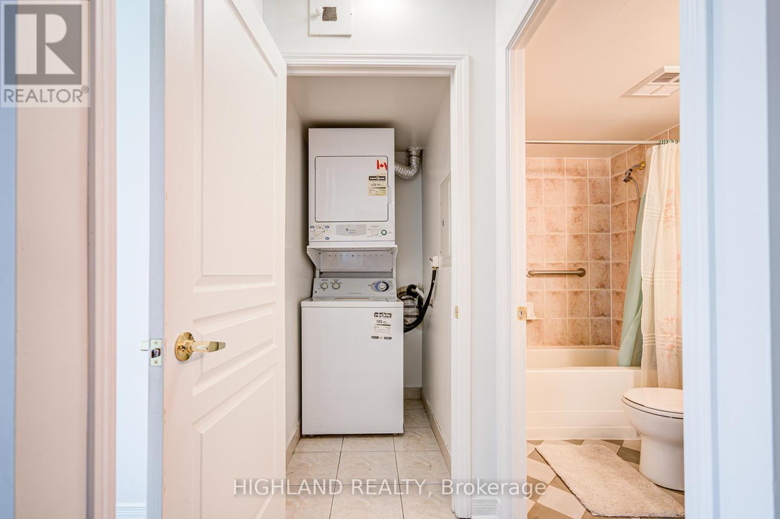 1505 - 4879 Kimbermount Avenue, Mississauga (Central Erin Mills), Ontario  L5M 7R8 - Photo 10 - W12161939