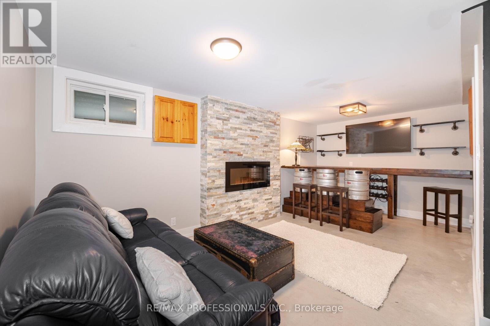 34 - 582 Renforth Drive, Toronto, Ontario  M9C 3V9 - Photo 32 - W12161944