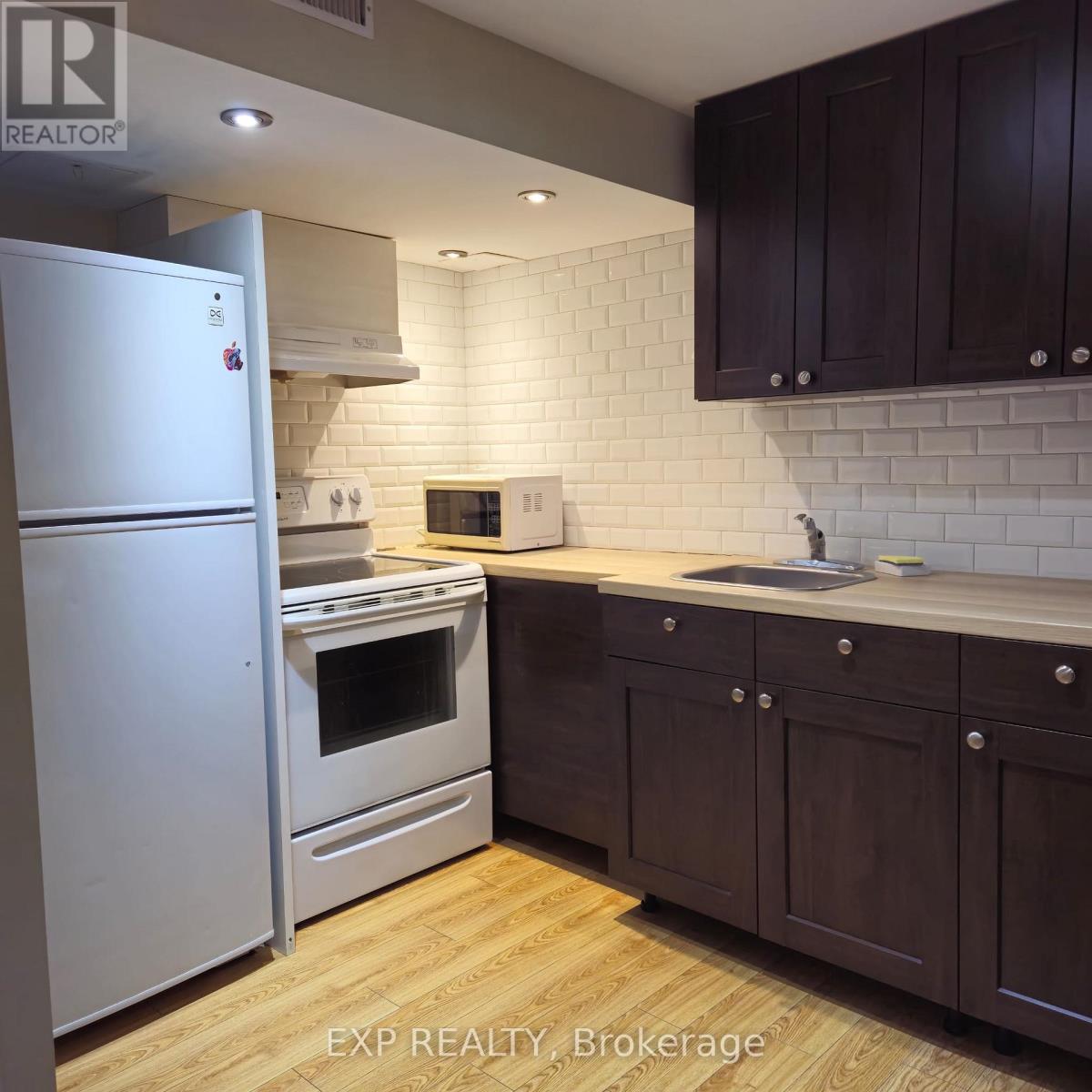 47 Mare Crescent, Toronto, Ontario  M9W 7E8 - Photo 8 - W12161957