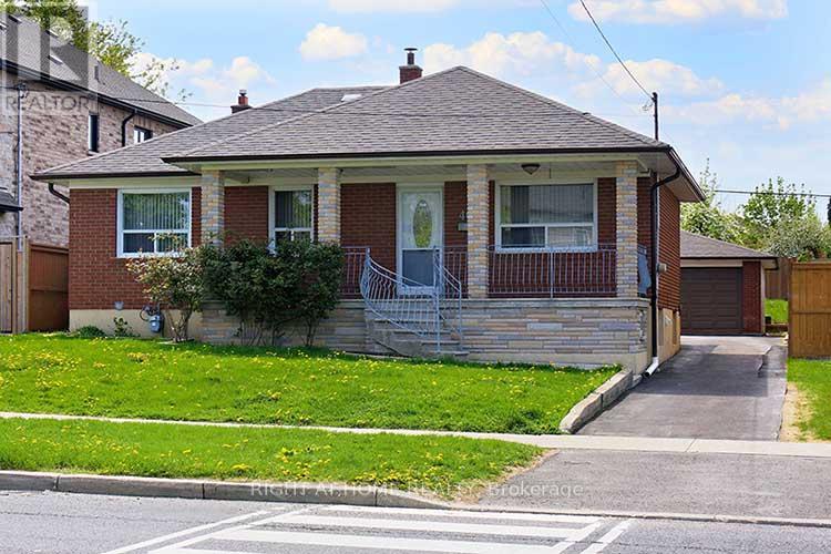 409 RUSTIC ROAD, Toronto, Ontario