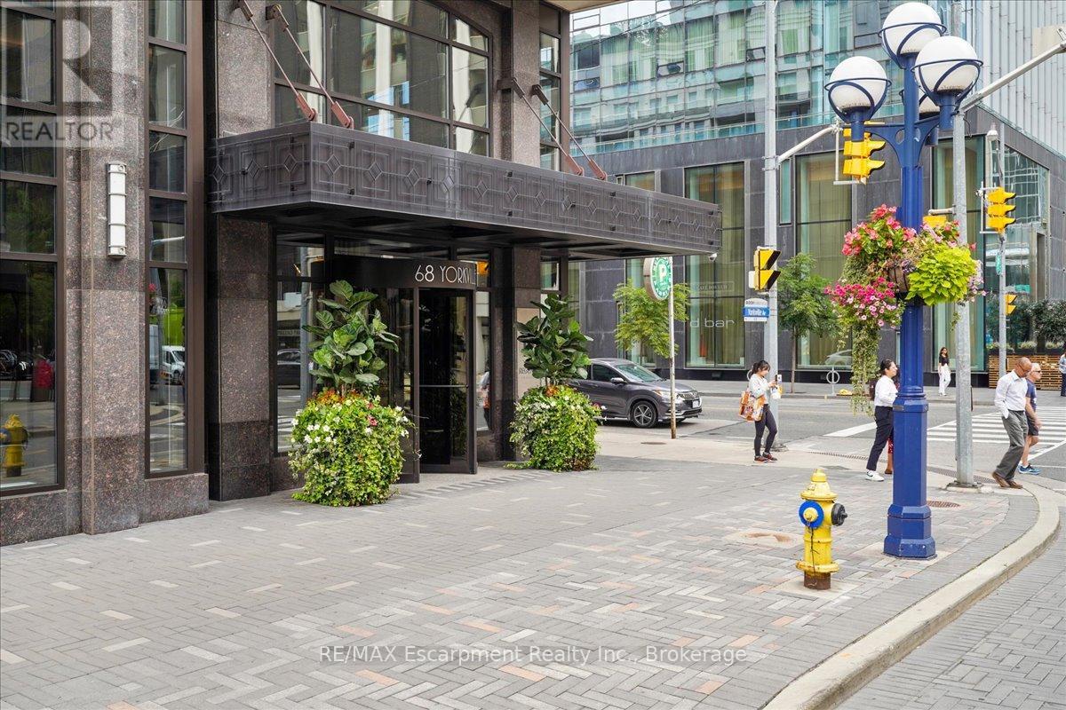 Property at 304 - 68 YORKVILLE AVENUE N image 3
