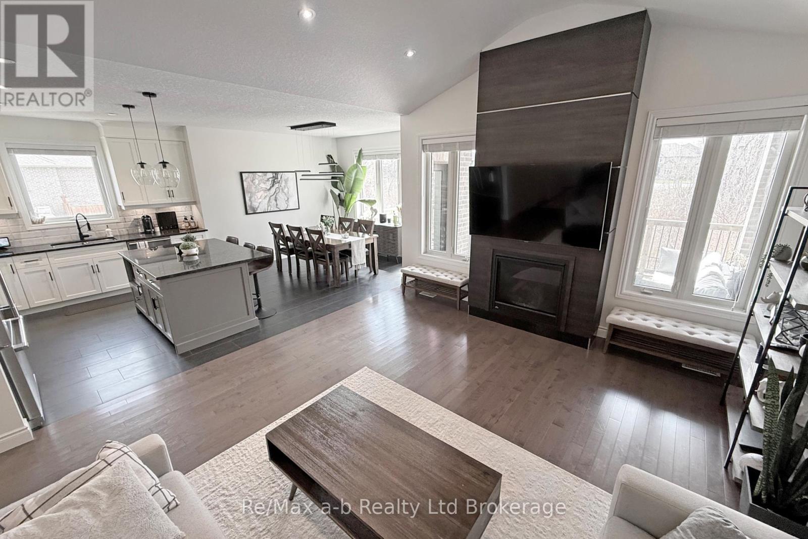 255 Wedgewood Drive, Woodstock, Ontario  N4T 0J1 - Photo 8 - X12162246