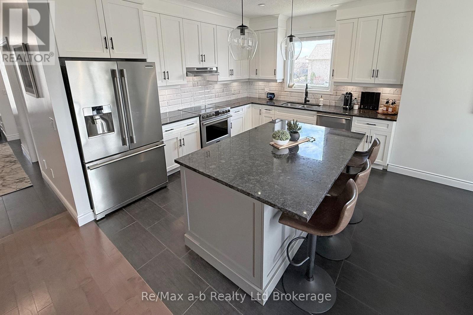 255 Wedgewood Drive, Woodstock, Ontario  N4T 0J1 - Photo 9 - X12162246