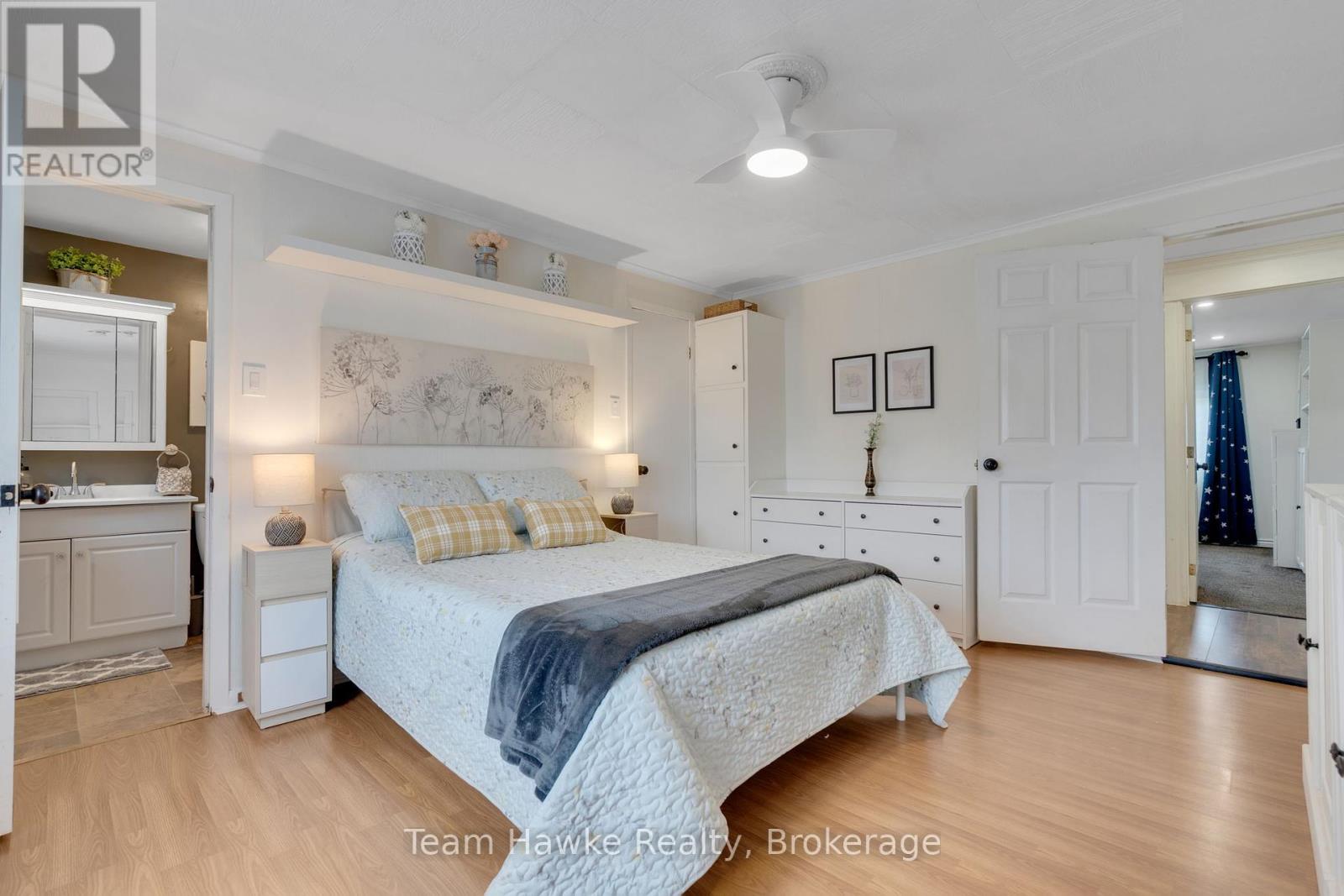 93 Balm Beach Road E, Tiny, Ontario  L0L 2J0 - Photo 12 - S12162245