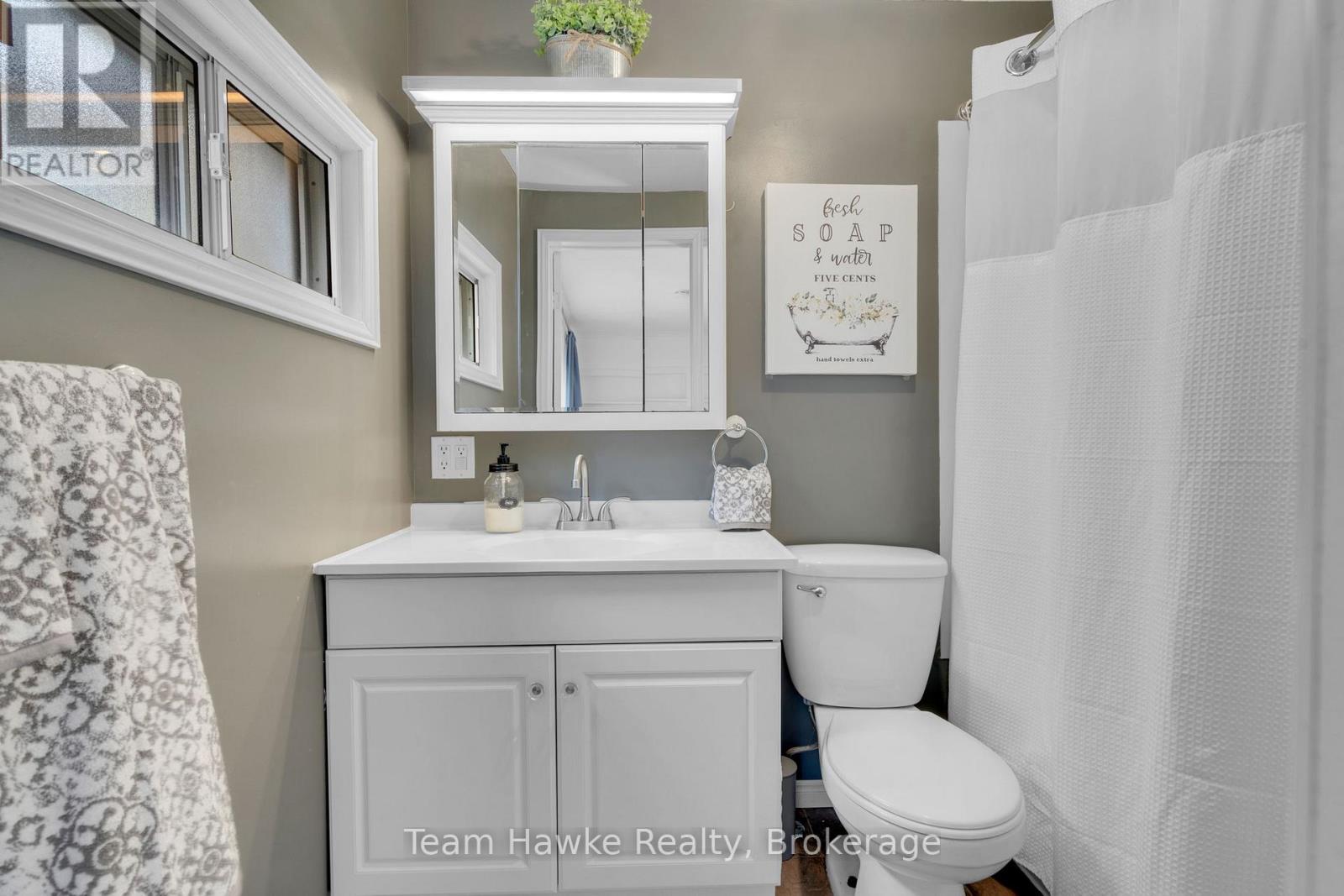 93 Balm Beach Road E, Tiny, Ontario  L0L 2J0 - Photo 13 - S12162245