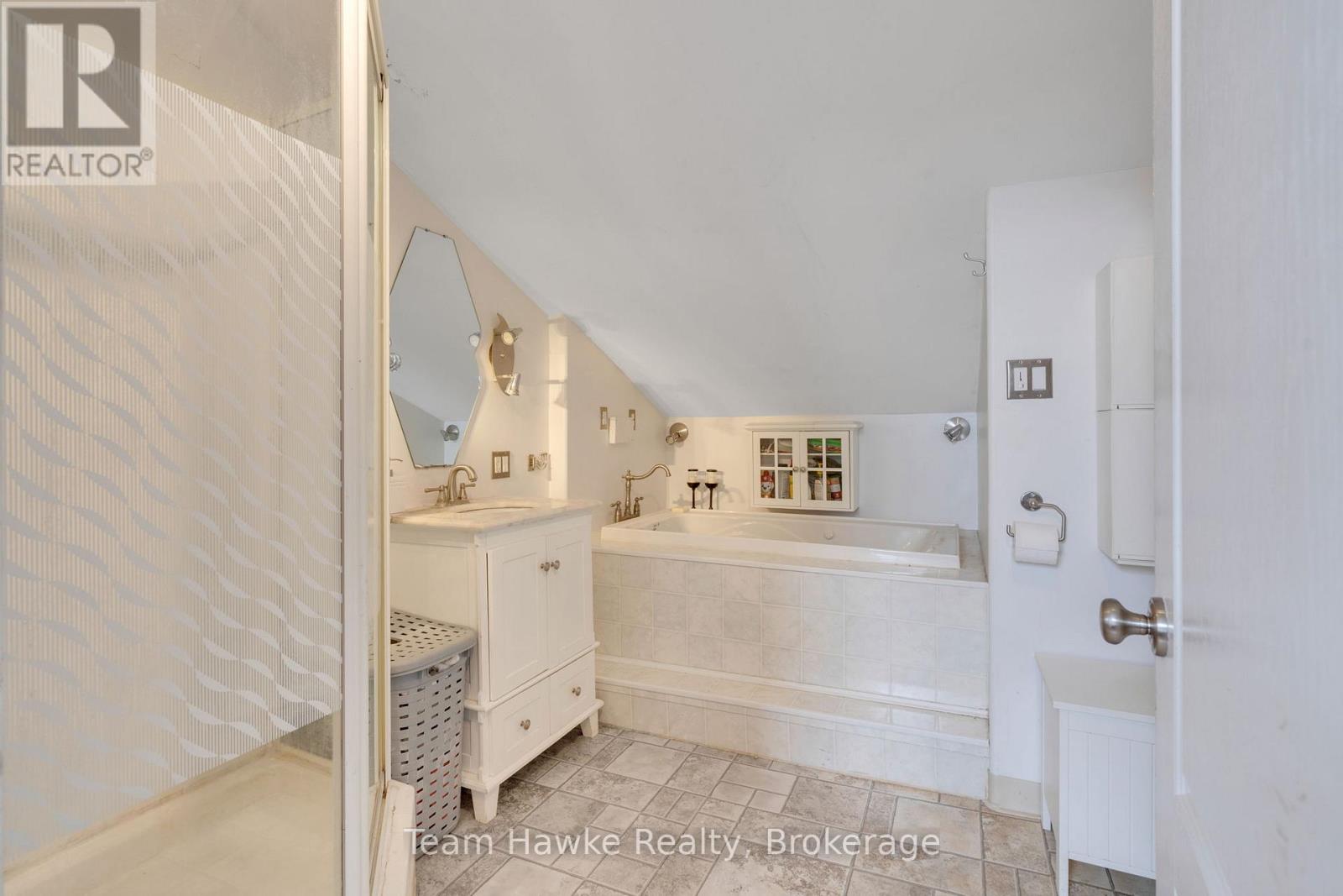 93 Balm Beach Road E, Tiny, Ontario  L0L 2J0 - Photo 27 - S12162245