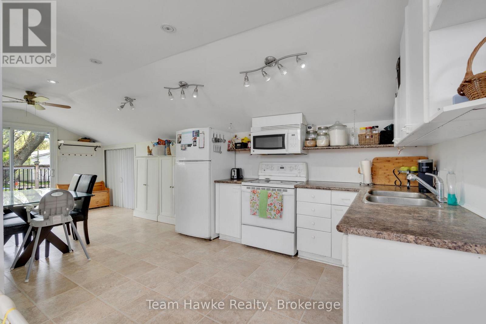 93 Balm Beach Road E, Tiny, Ontario  L0L 2J0 - Photo 29 - S12162245