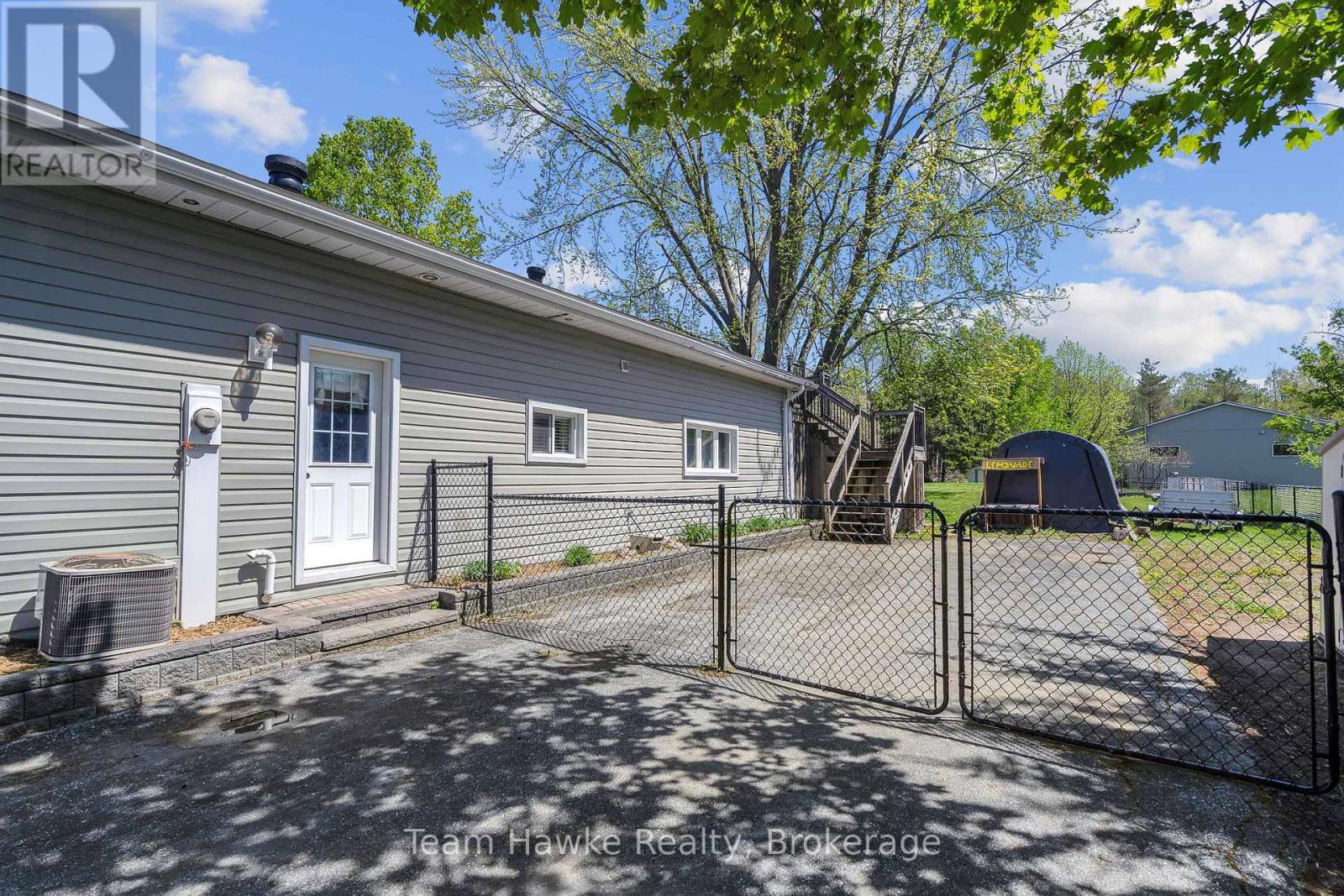 93 Balm Beach Road E, Tiny, Ontario  L0L 2J0 - Photo 40 - S12162245
