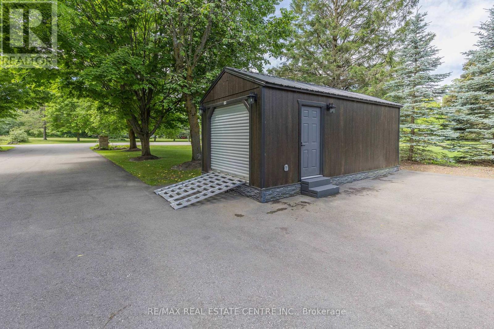 Property at 3 SPRINGVIEW COURT image 5