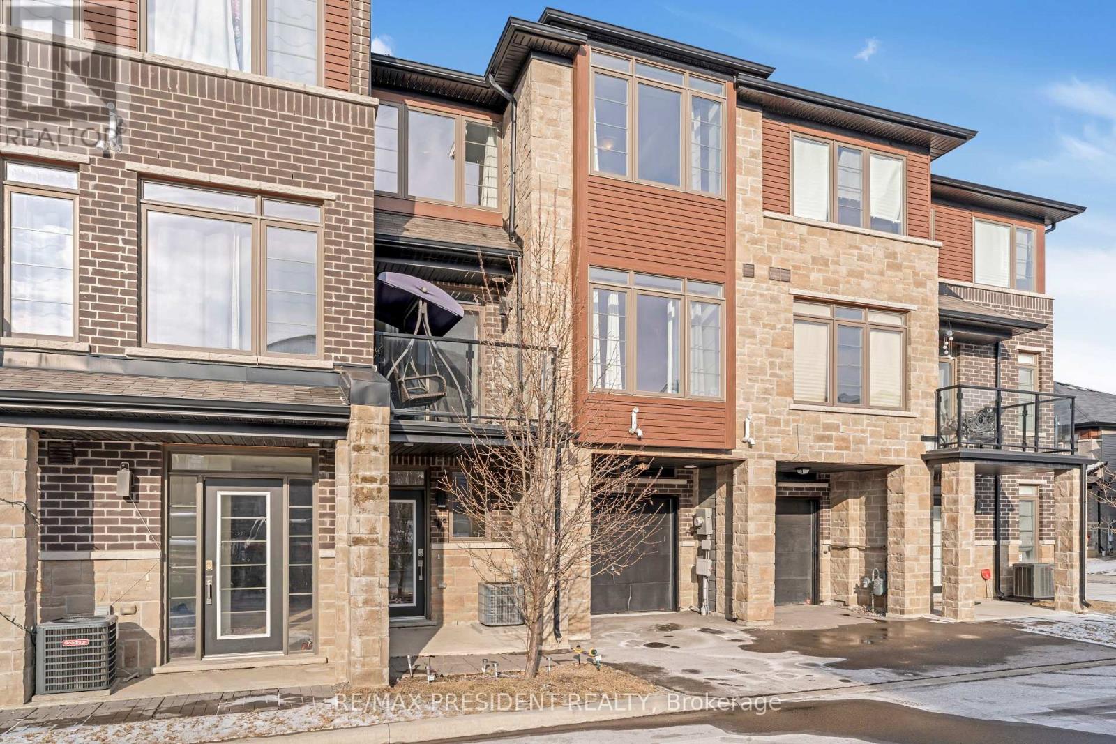 70 - 30 Times Square Boulevard, Hamilton, Ontario  L8J 0L9 - Photo 2 - X12161923