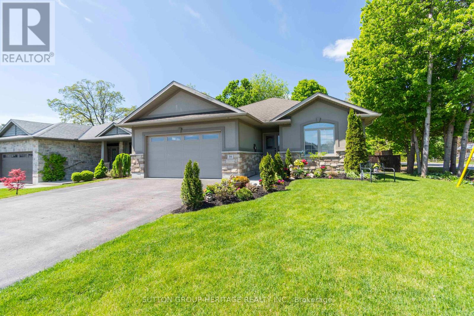 Property at 39 LAKEWOOD CRESCENT image 1