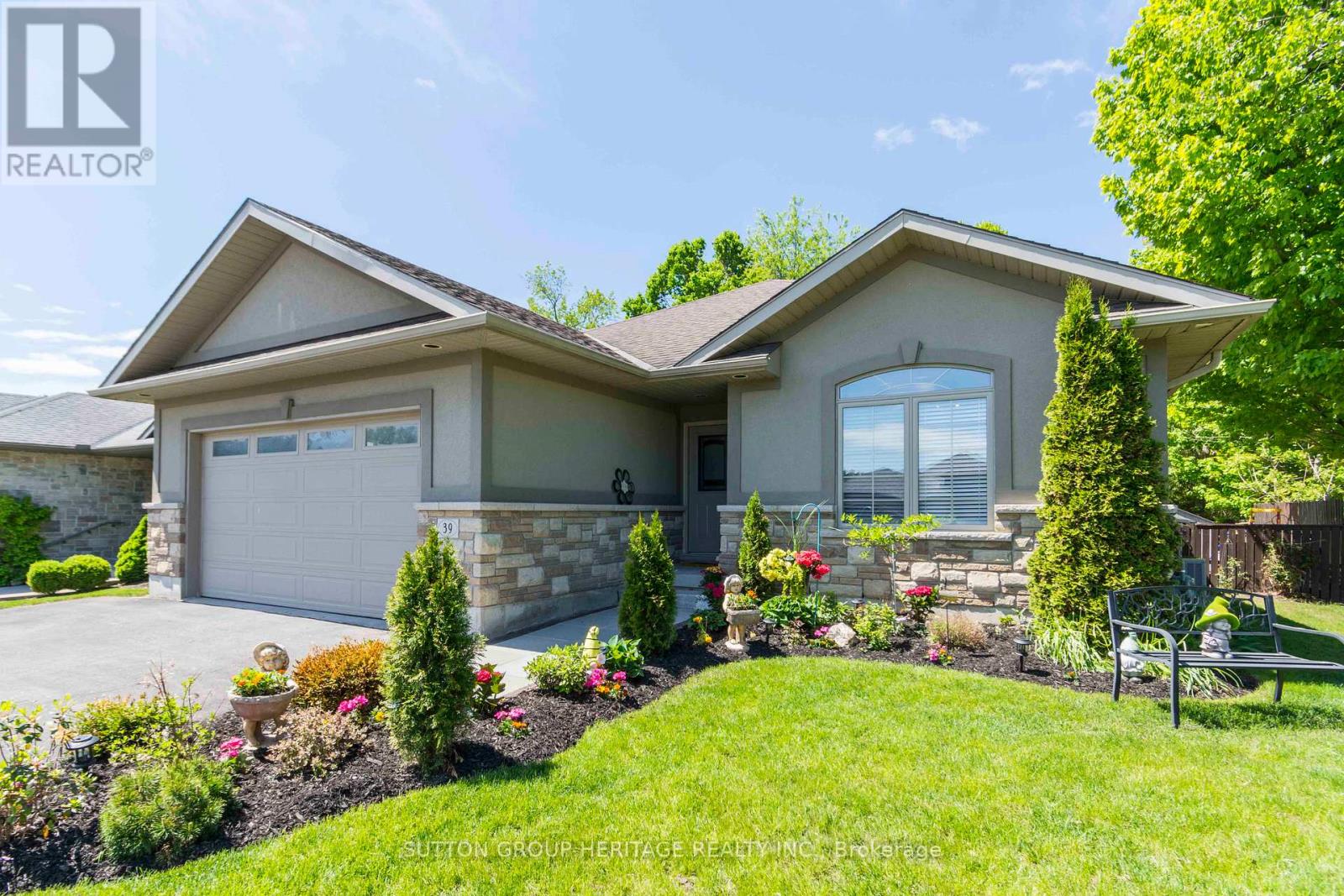 Property at 39 LAKEWOOD CRESCENT image 2