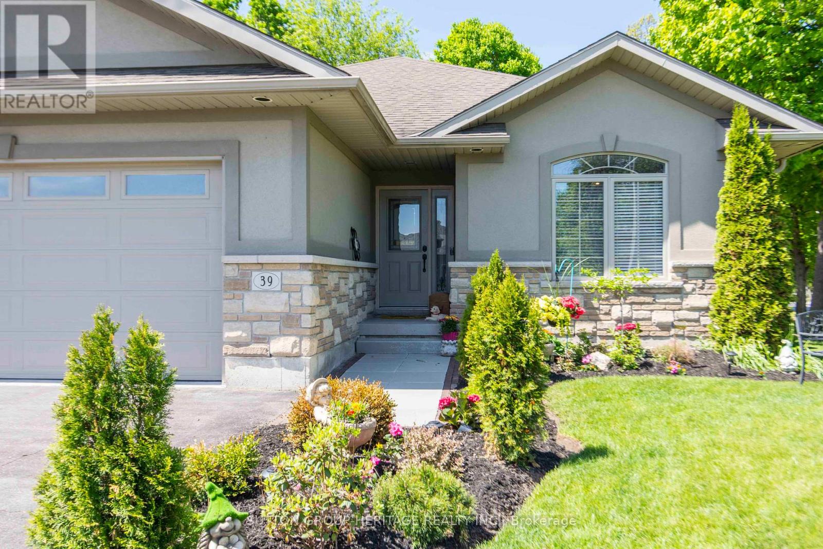 Property at 39 LAKEWOOD CRESCENT image 3