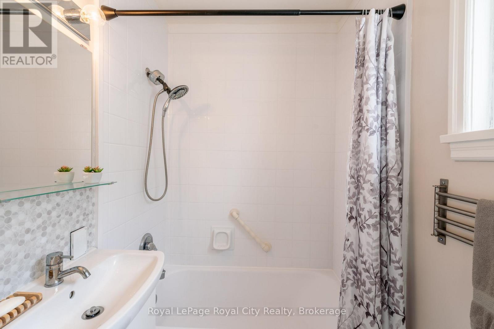 307 Maple Avenue, Kitchener, Ontario  N2H 4W9 - Photo 8 - X12162157