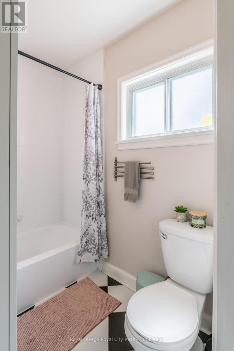 307 Maple Avenue, Kitchener, Ontario  N2H 4W9 - Photo 9 - X12162157