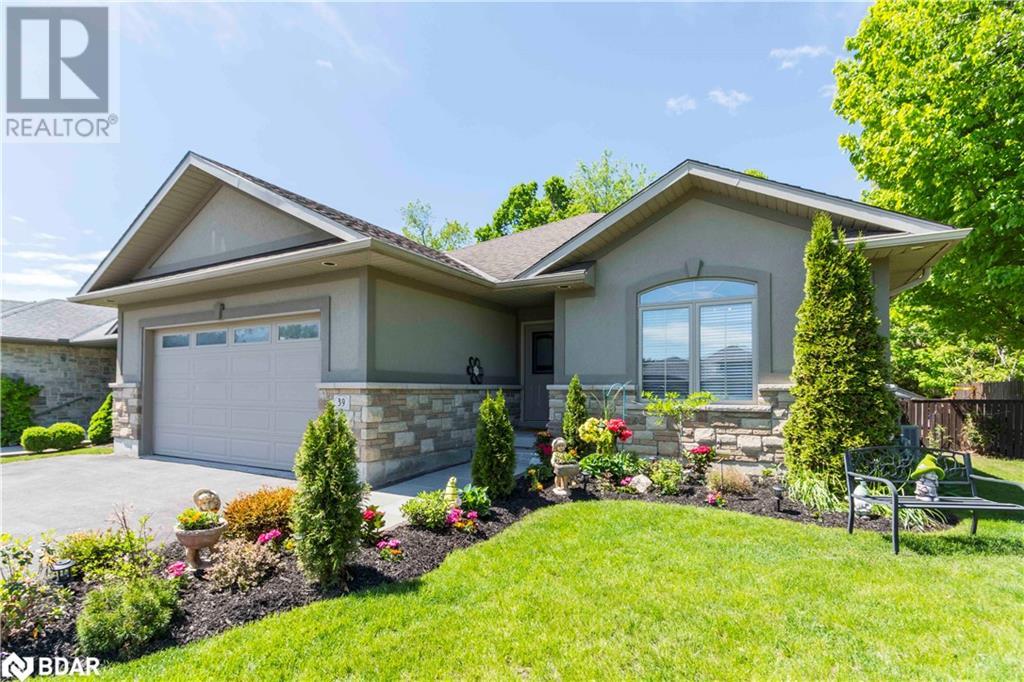 Property at 39 LAKEWOOD Crescent image 1