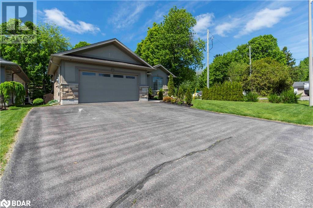 Property at 39 LAKEWOOD Crescent image 4