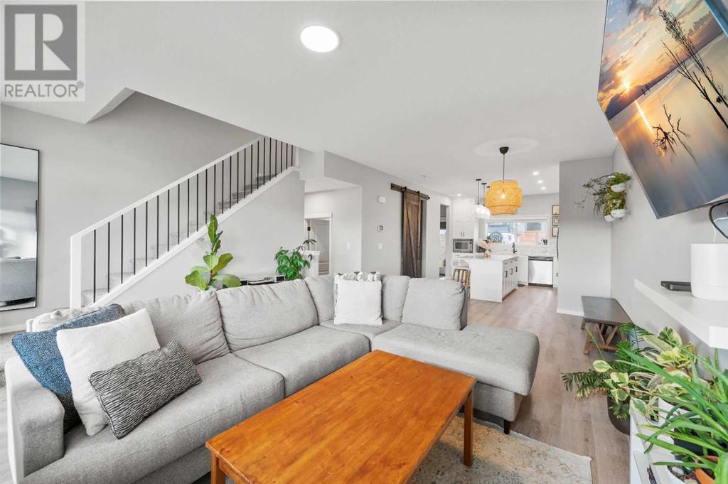 180 Rowmont Boulevard Nw, Calgary, Alberta  t3l 2m4 - Photo 2 - A2210004