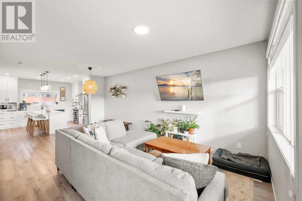 180 Rowmont Boulevard Nw, Calgary, Alberta  t3l 2m4 - Photo 3 - A2210004