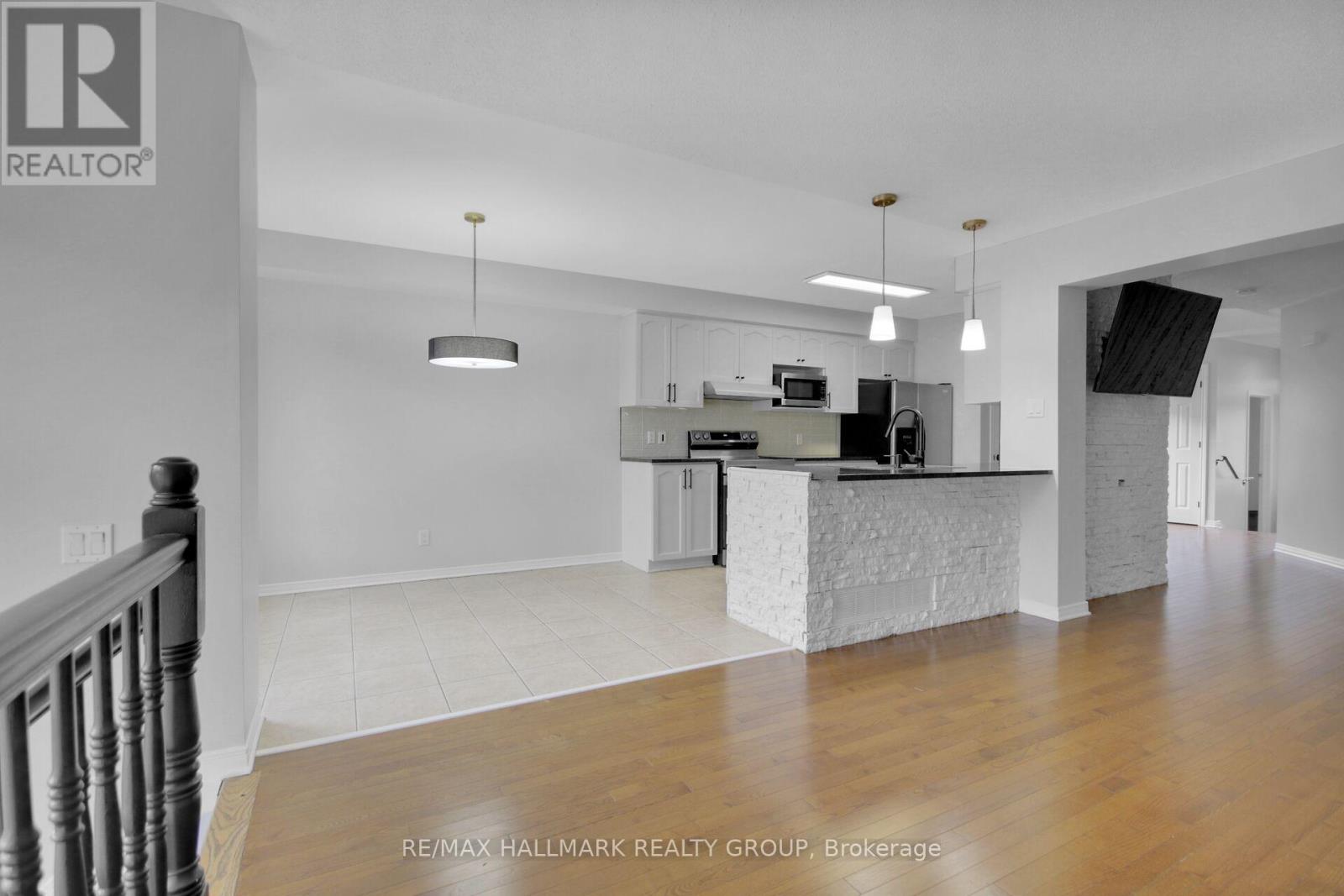 174 Gatespark Private, Ottawa, Ontario  K2T 1K9 - Photo 5 - X12162136