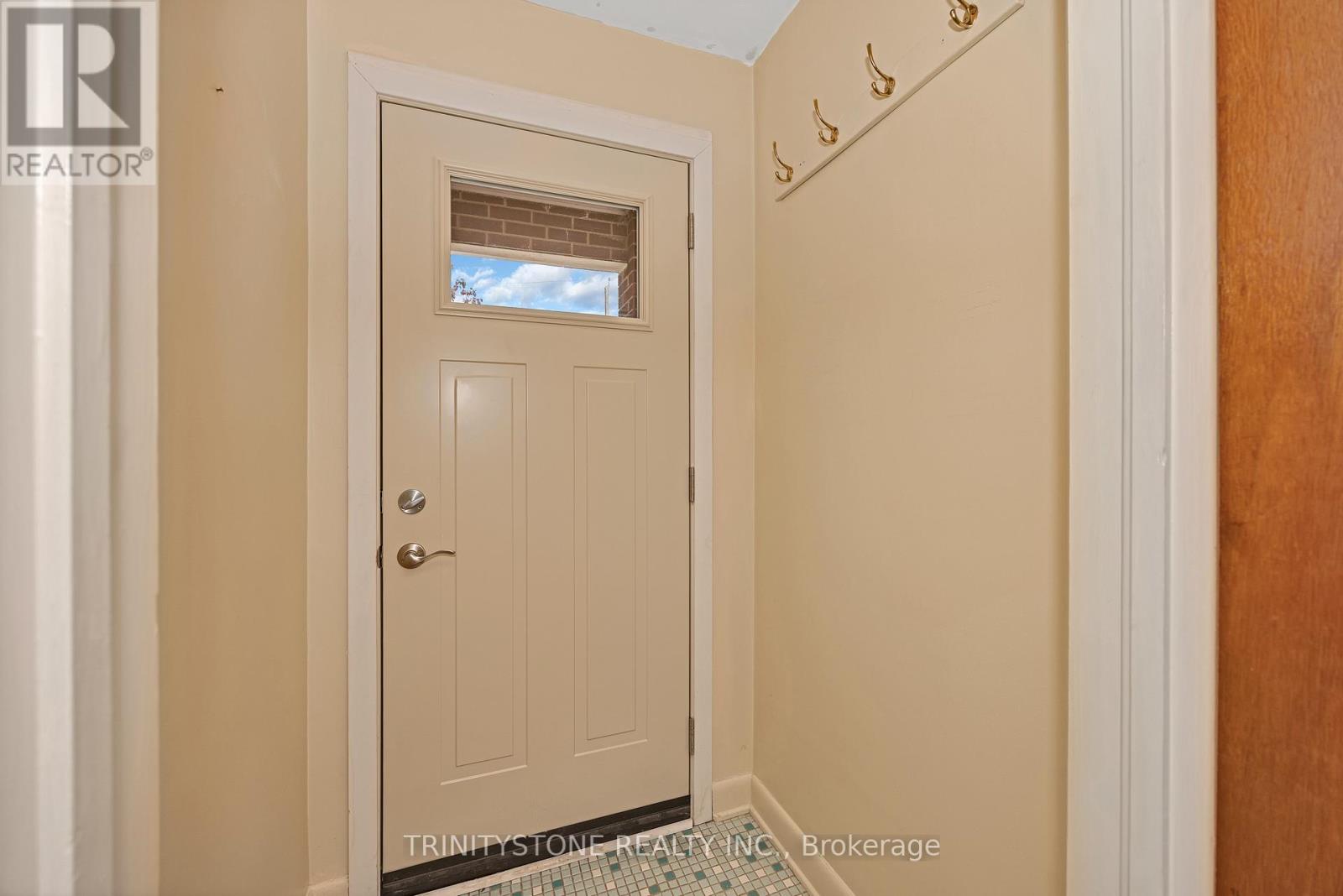 1008 Riddell Avenue, Ottawa, Ontario  K2C 2J5 - Photo 4 - X12162185