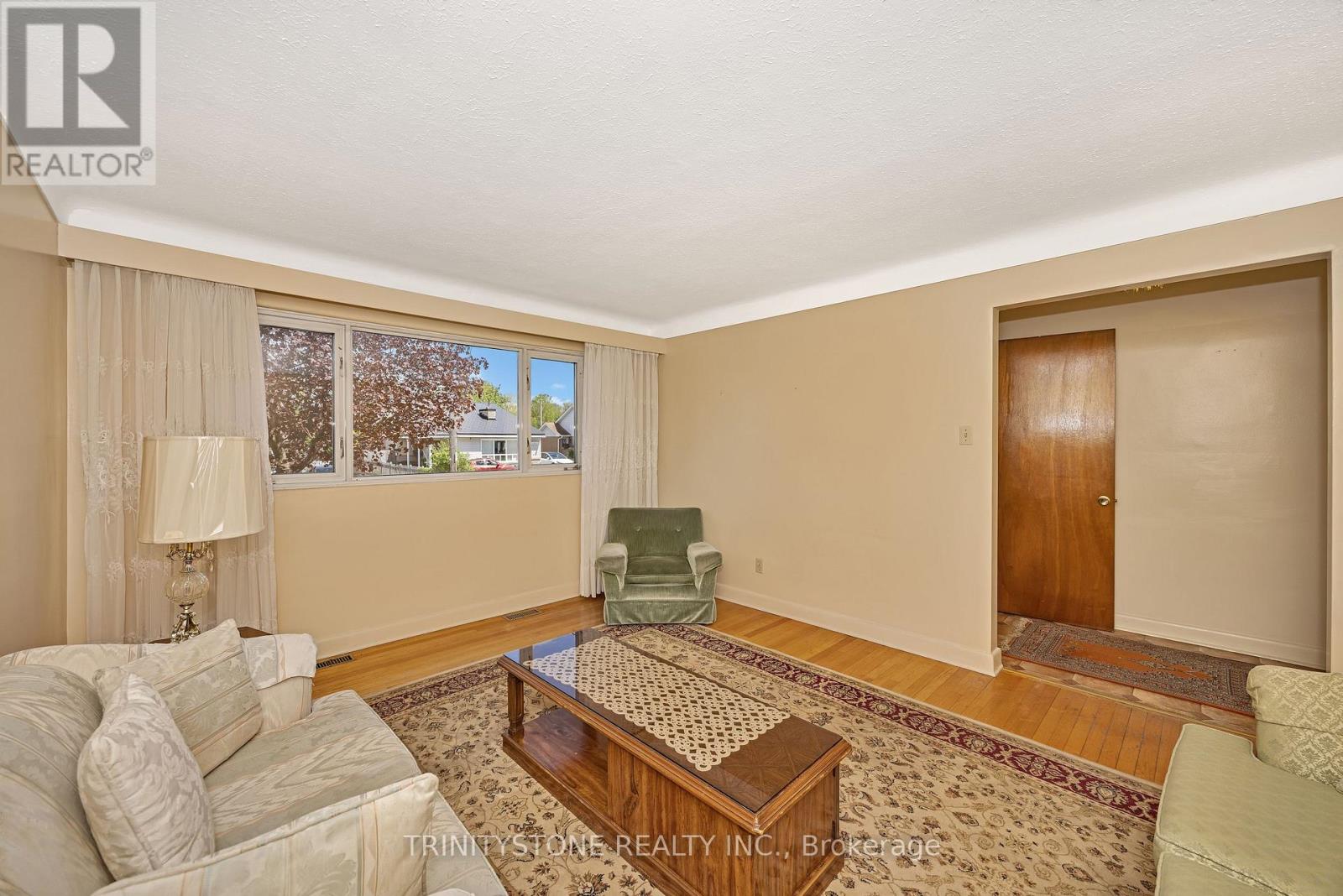 1008 Riddell Avenue, Ottawa, Ontario  K2C 2J5 - Photo 8 - X12162185