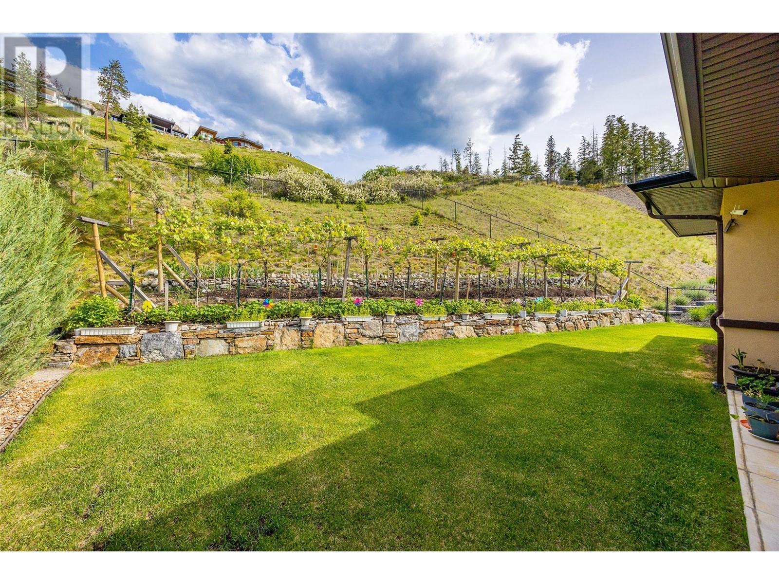 5661 Jasper Way, Kelowna, British Columbia  V1W 5l7 - Photo 6 - 10348018