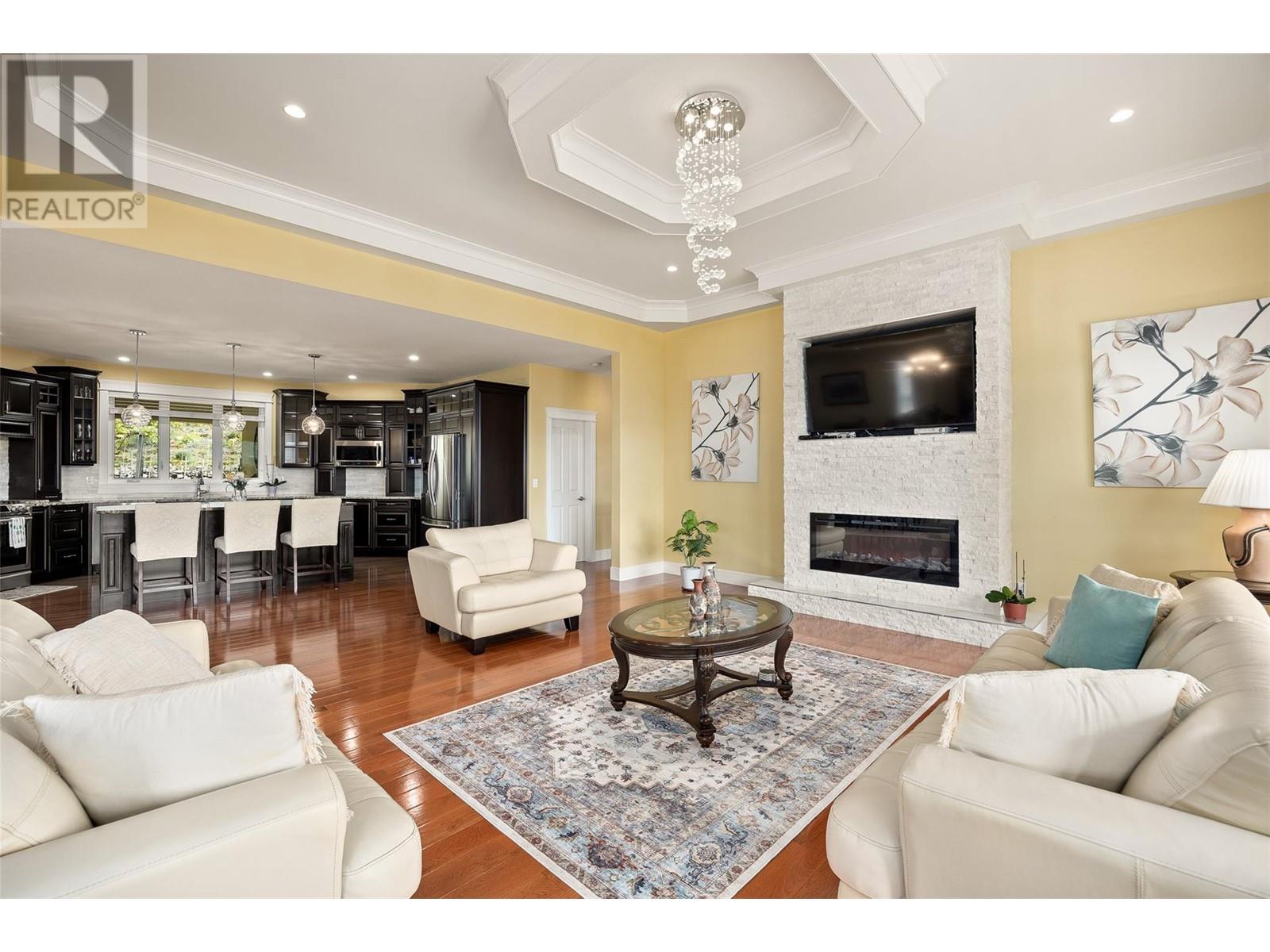 Property at 5661 Jasper Way image 2