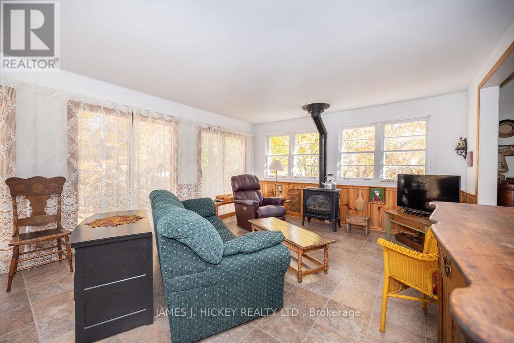 26 Rutherford Avenue, Deep River, Ontario  K0J 1P0 - Photo 14 - X12145554