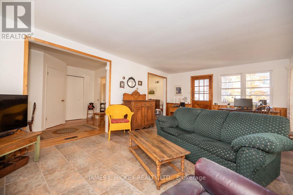 26 Rutherford Avenue, Deep River, Ontario  K0J 1P0 - Photo 18 - X12145554