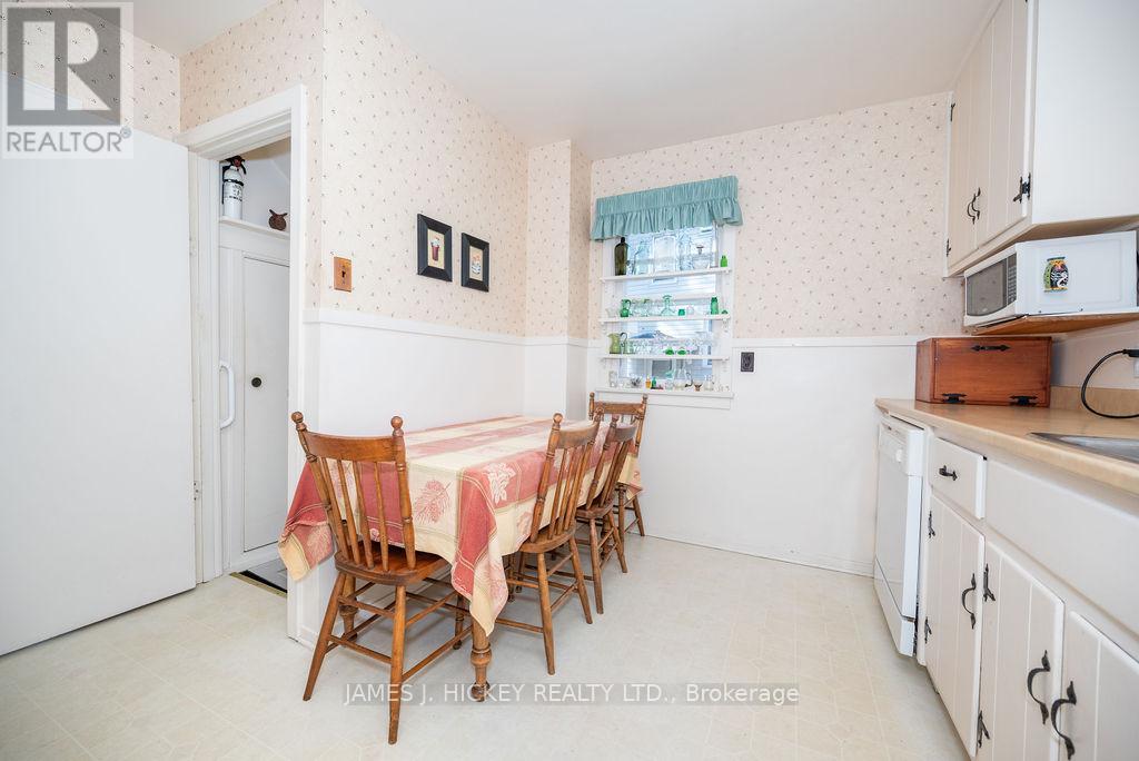 26 Rutherford Avenue, Deep River, Ontario  K0J 1P0 - Photo 12 - X12145554