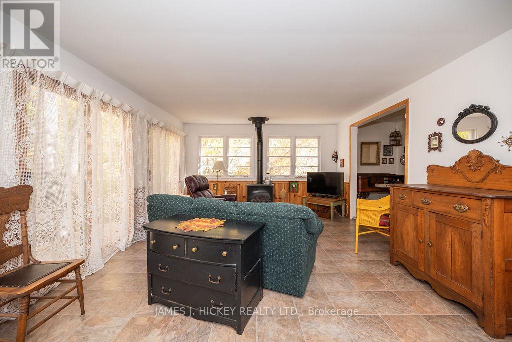 26 Rutherford Avenue, Deep River, Ontario  K0J 1P0 - Photo 17 - X12145554