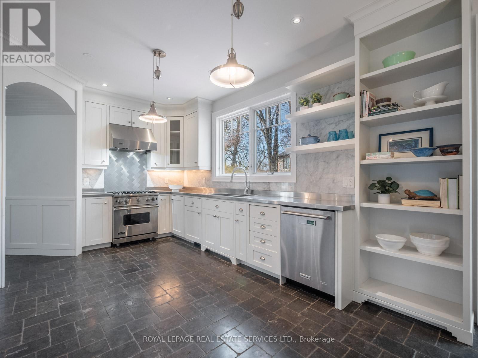 29 Maple Avenue S, Mississauga (Port Credit), Ontario  L5H 2R5 - Photo 12 - W12162090