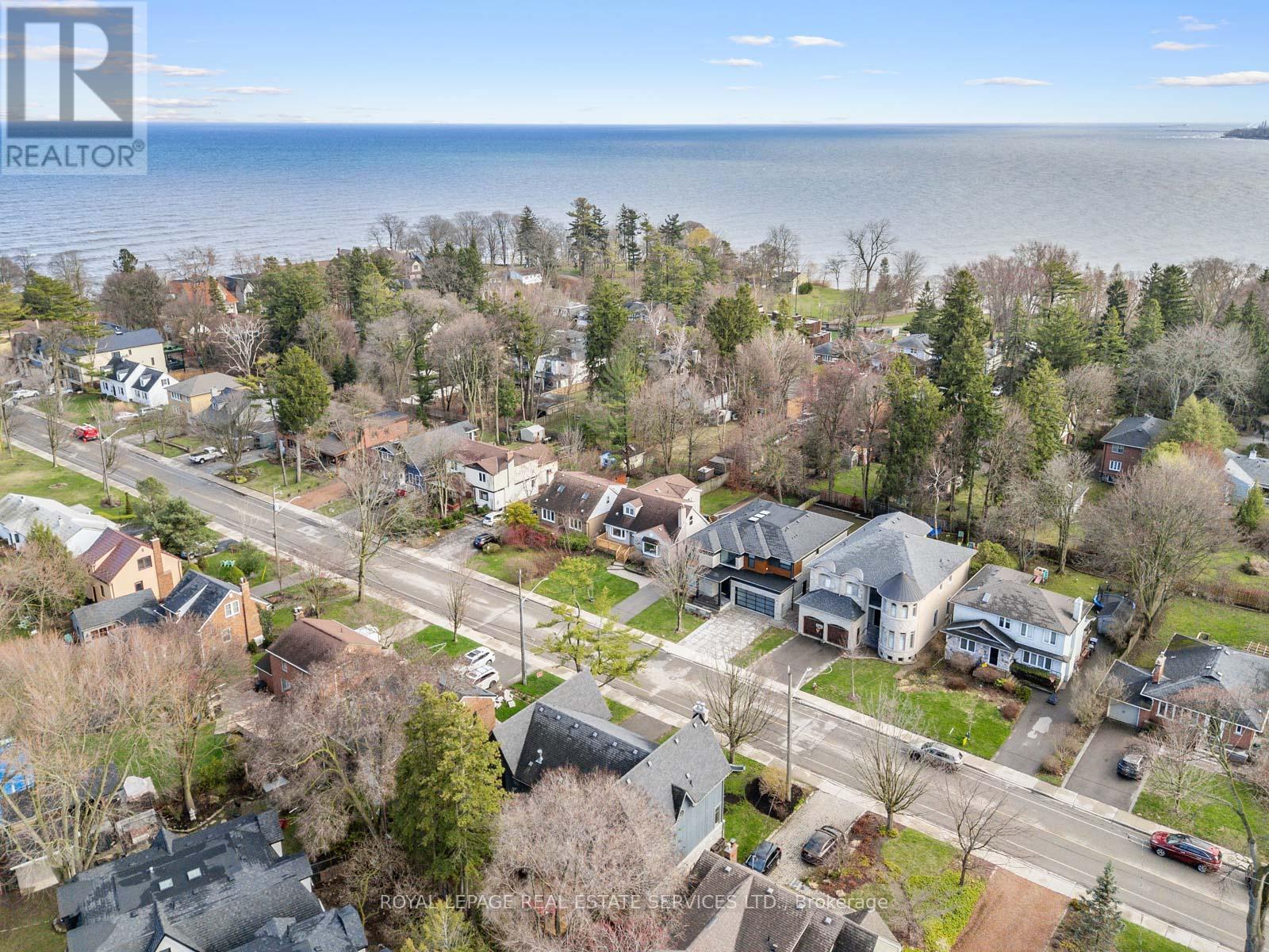 29 Maple Avenue S, Mississauga (Port Credit), Ontario  L5H 2R5 - Photo 48 - W12162090