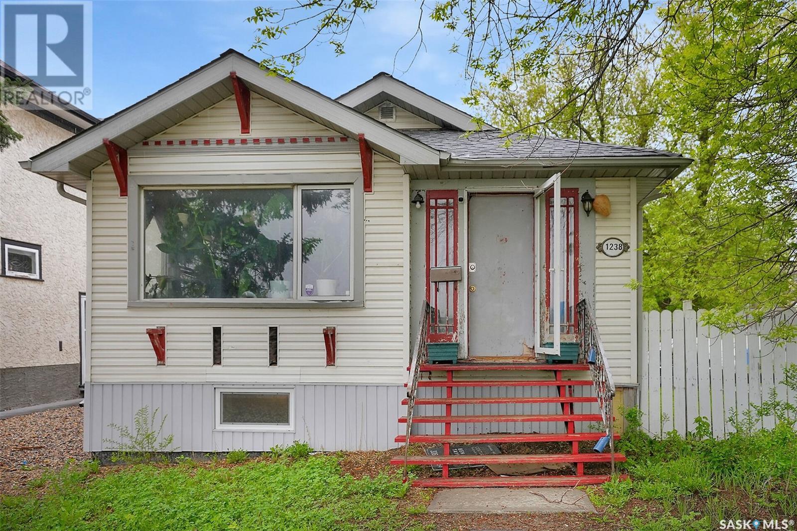 1238 Elphinstone Street, Regina, Saskatchewan  S4T 3M3 - Photo 2 - SK005867
