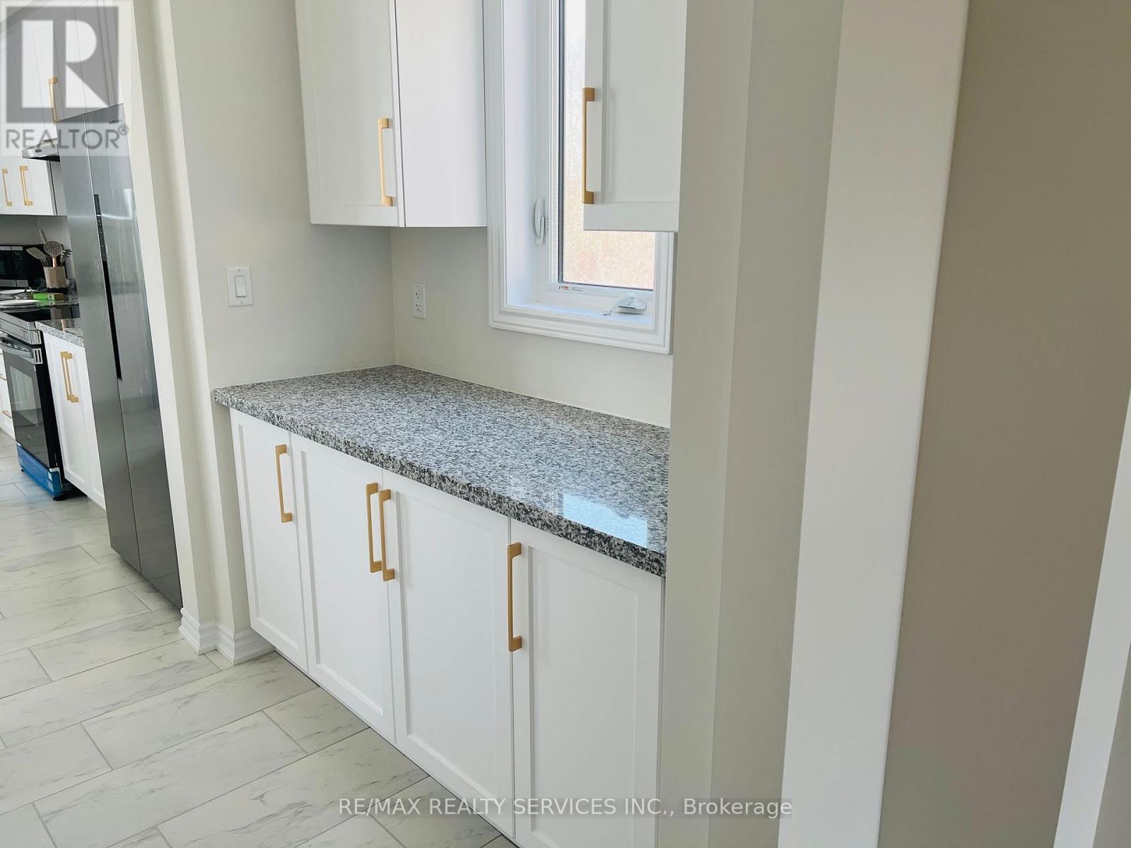 Property at 13 DEL RAY CRESCENT image 5