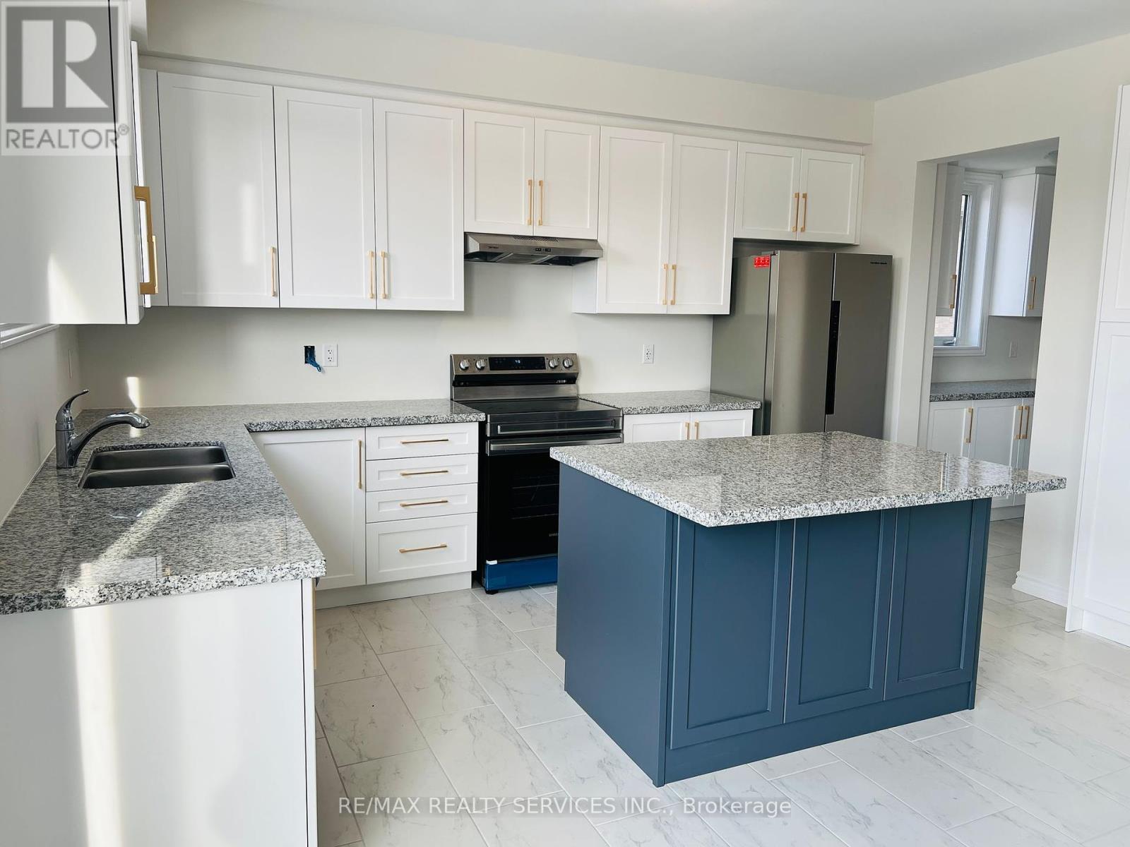 Property at 13 DEL RAY CRESCENT image 3
